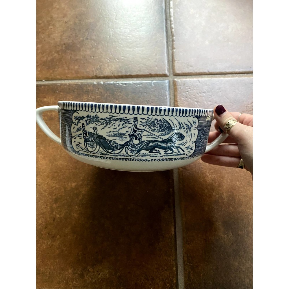 Vintage casserole dish white with blue ink design - Picture 5 of 5